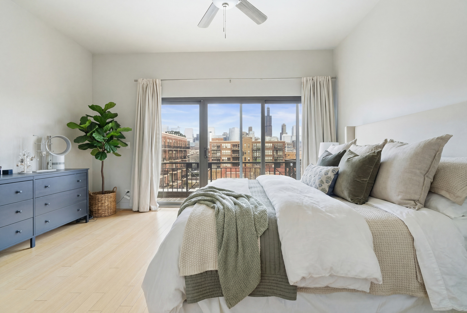 1330 W Monroe Street Unit: 410