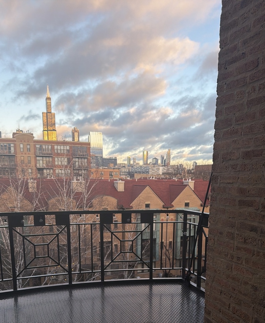 1330 W Monroe Street Unit: 410