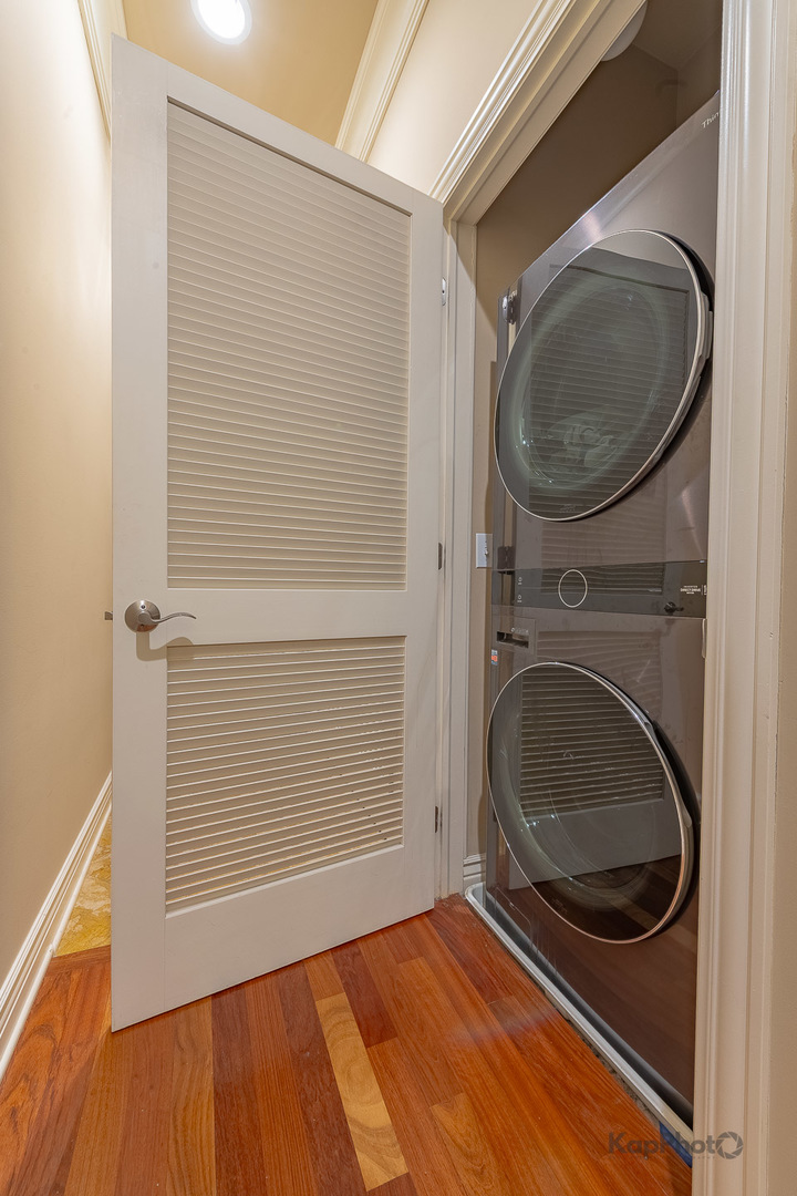 1148 W Monroe Street Unit: 5NW