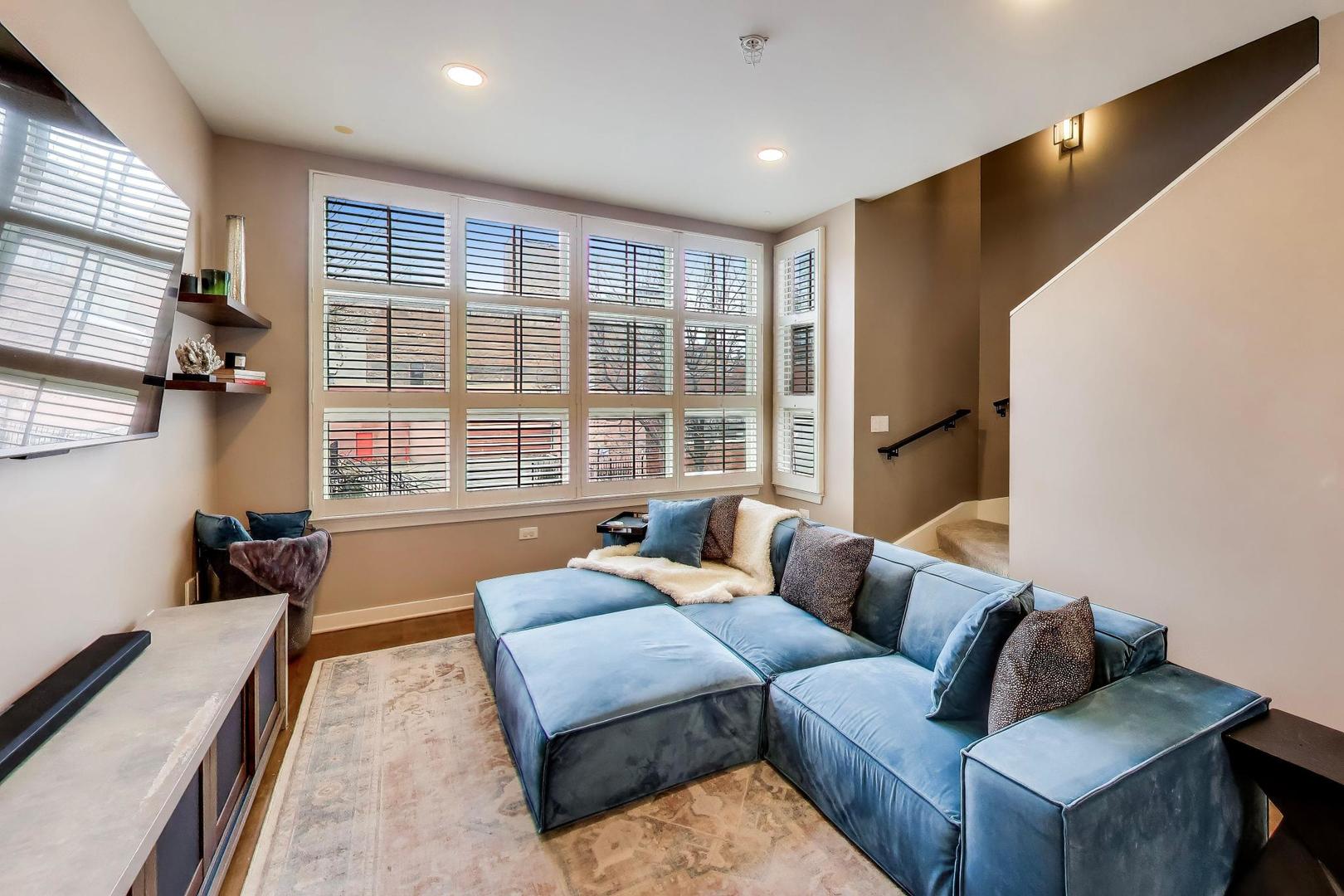 49 E 23rd Street