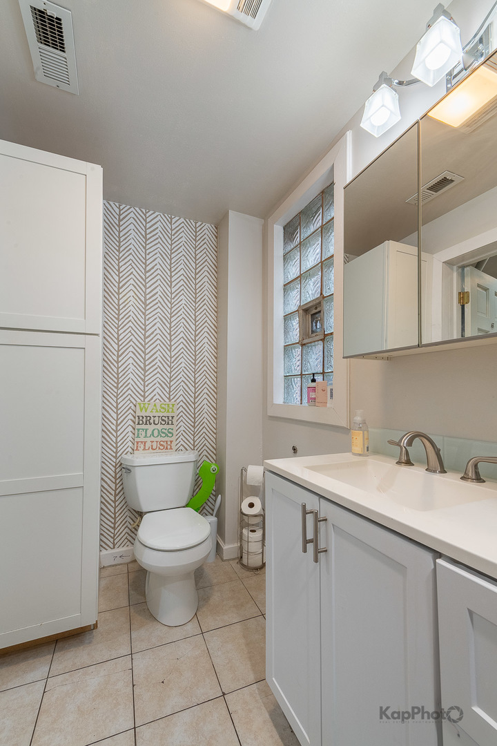 2642 W Superior Street