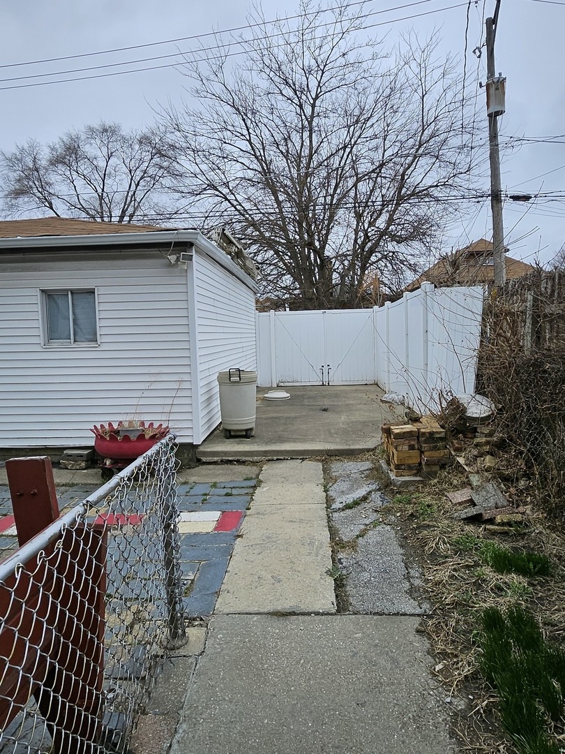 10032 S King Drive