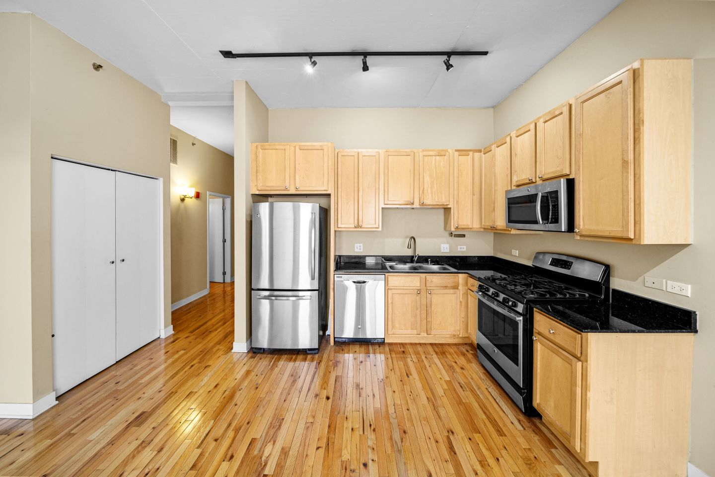910 W Madison Street Unit: 609