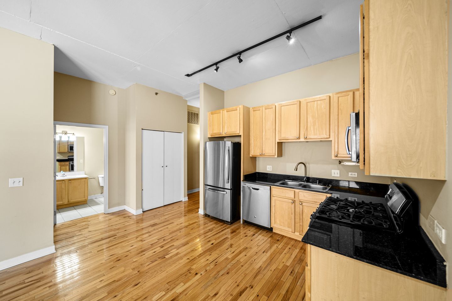 910 W Madison Street Unit: 609