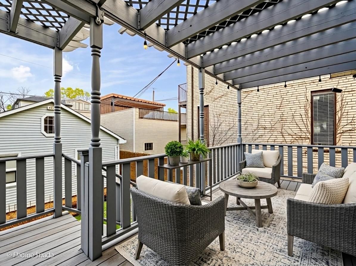 3043 N HAMILTON Avenue