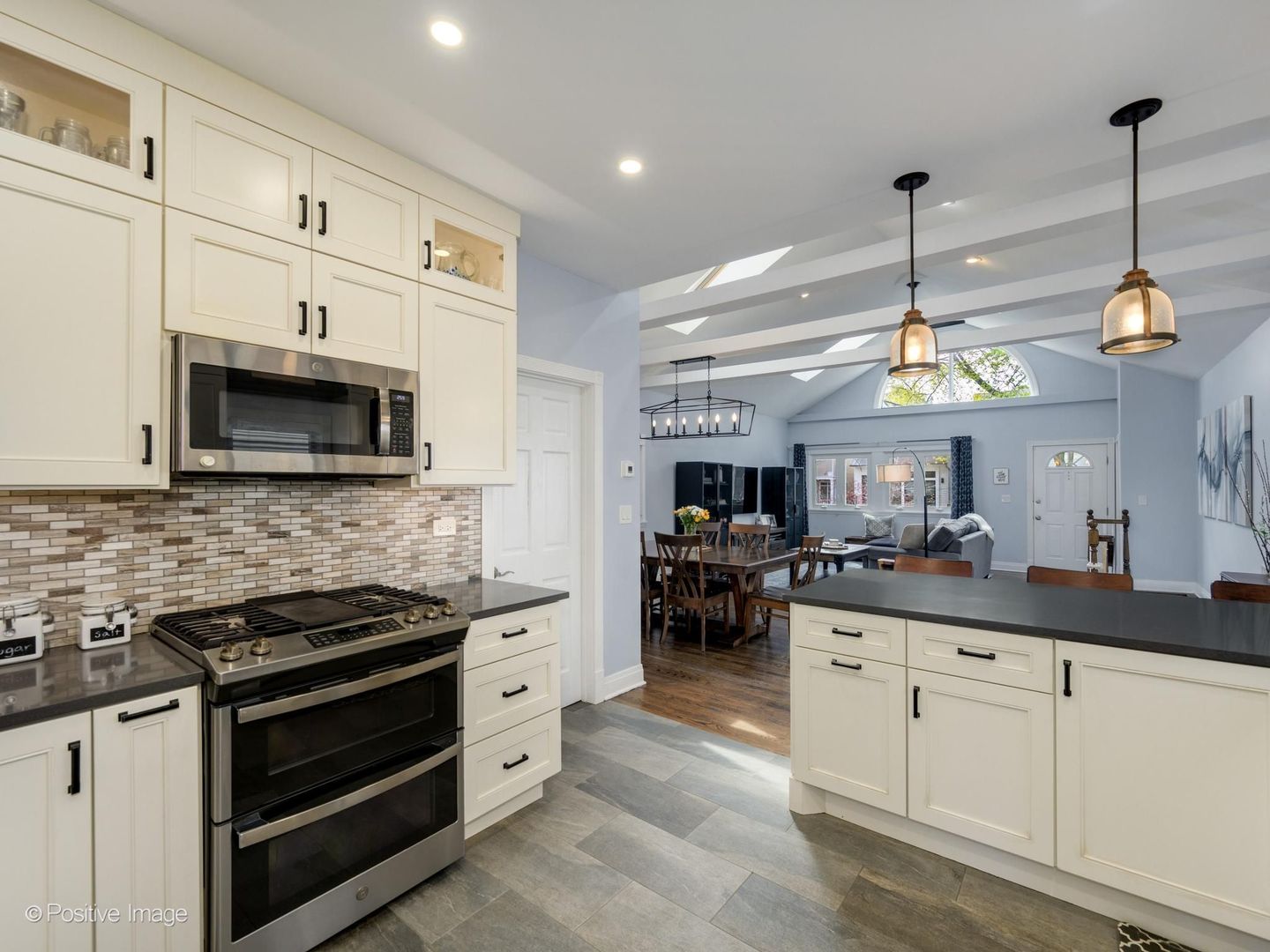 3043 N HAMILTON Avenue