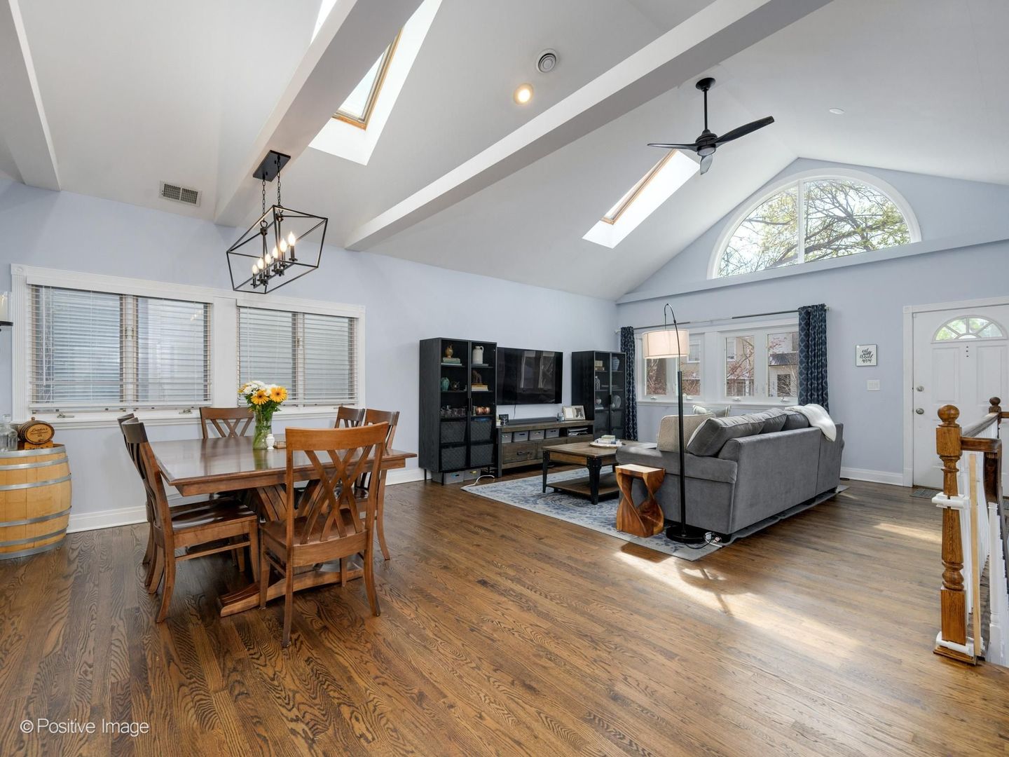 3043 N HAMILTON Avenue