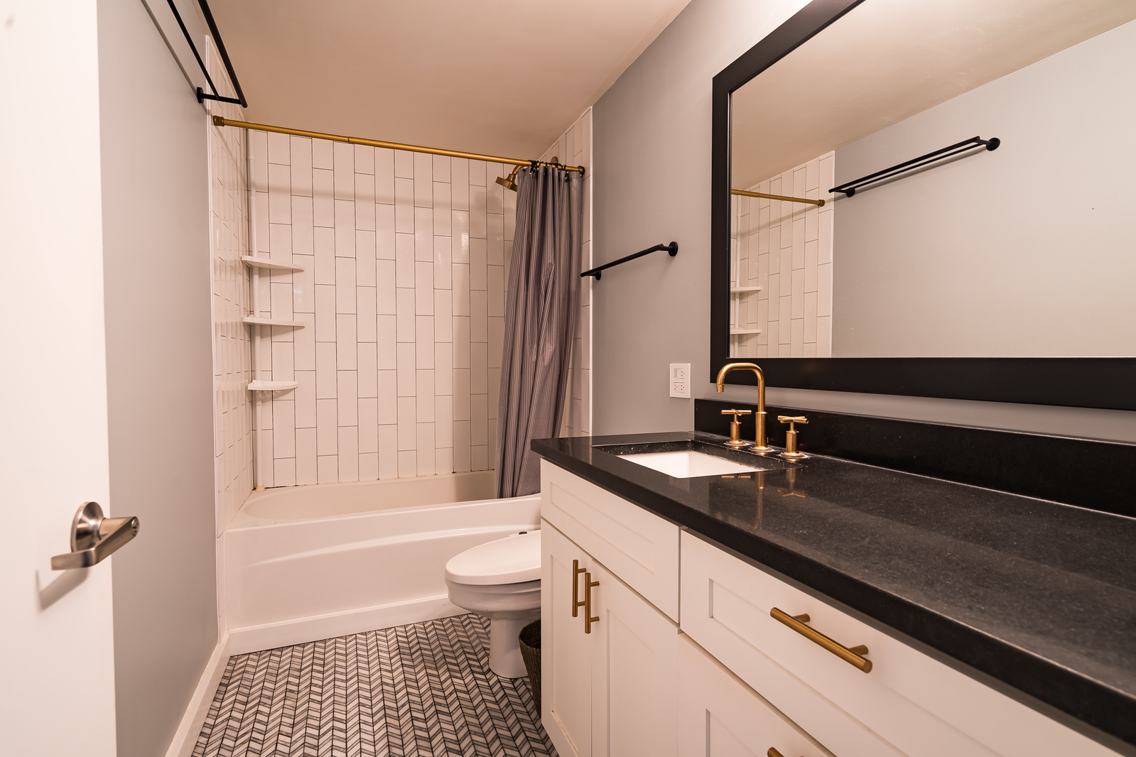 843 W Adams Street Unit: 406