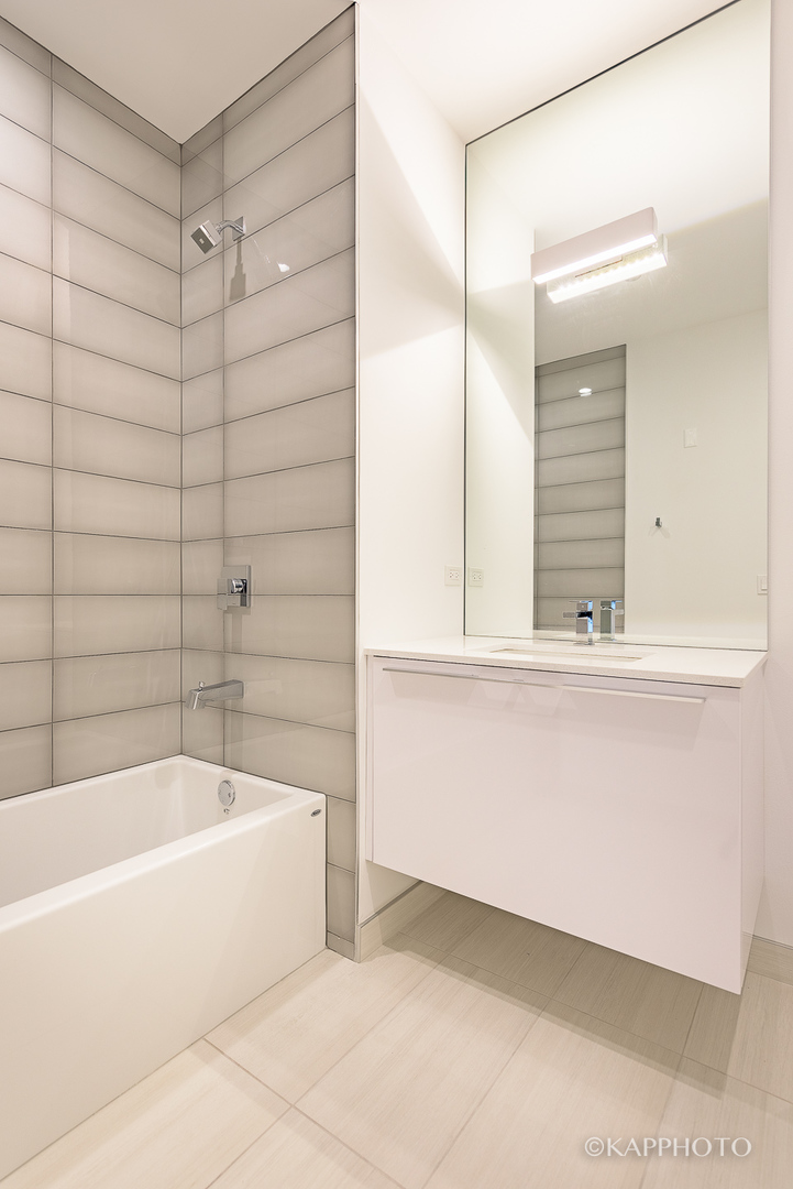 111 S Peoria Street Unit: 212