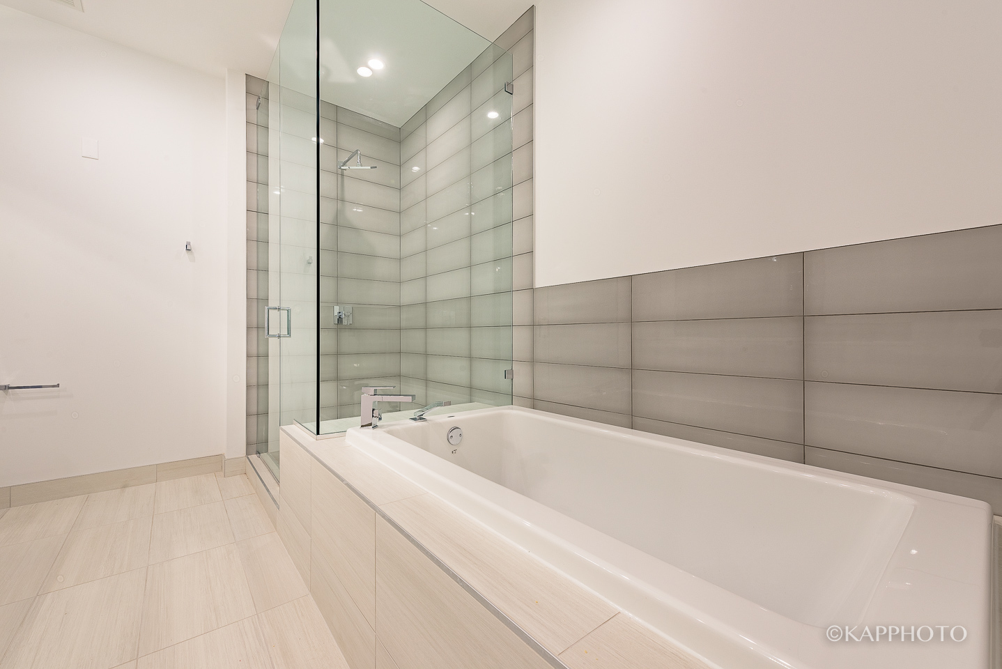 111 S Peoria Street Unit: 212