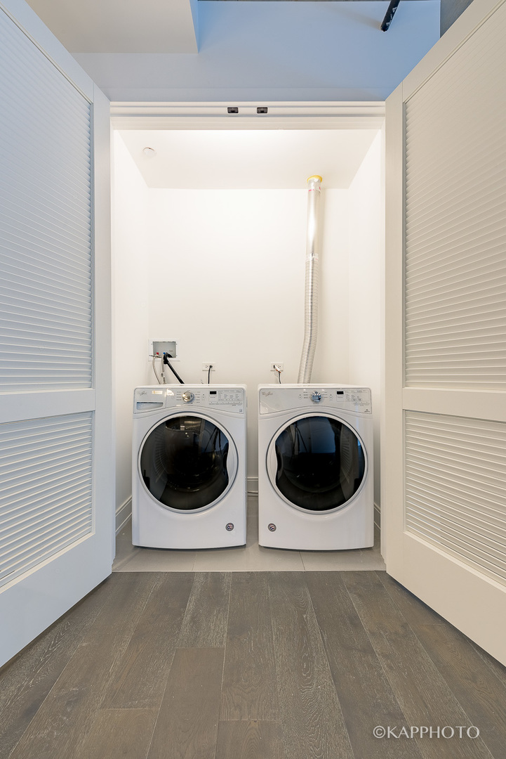 111 S Peoria Street Unit: 212