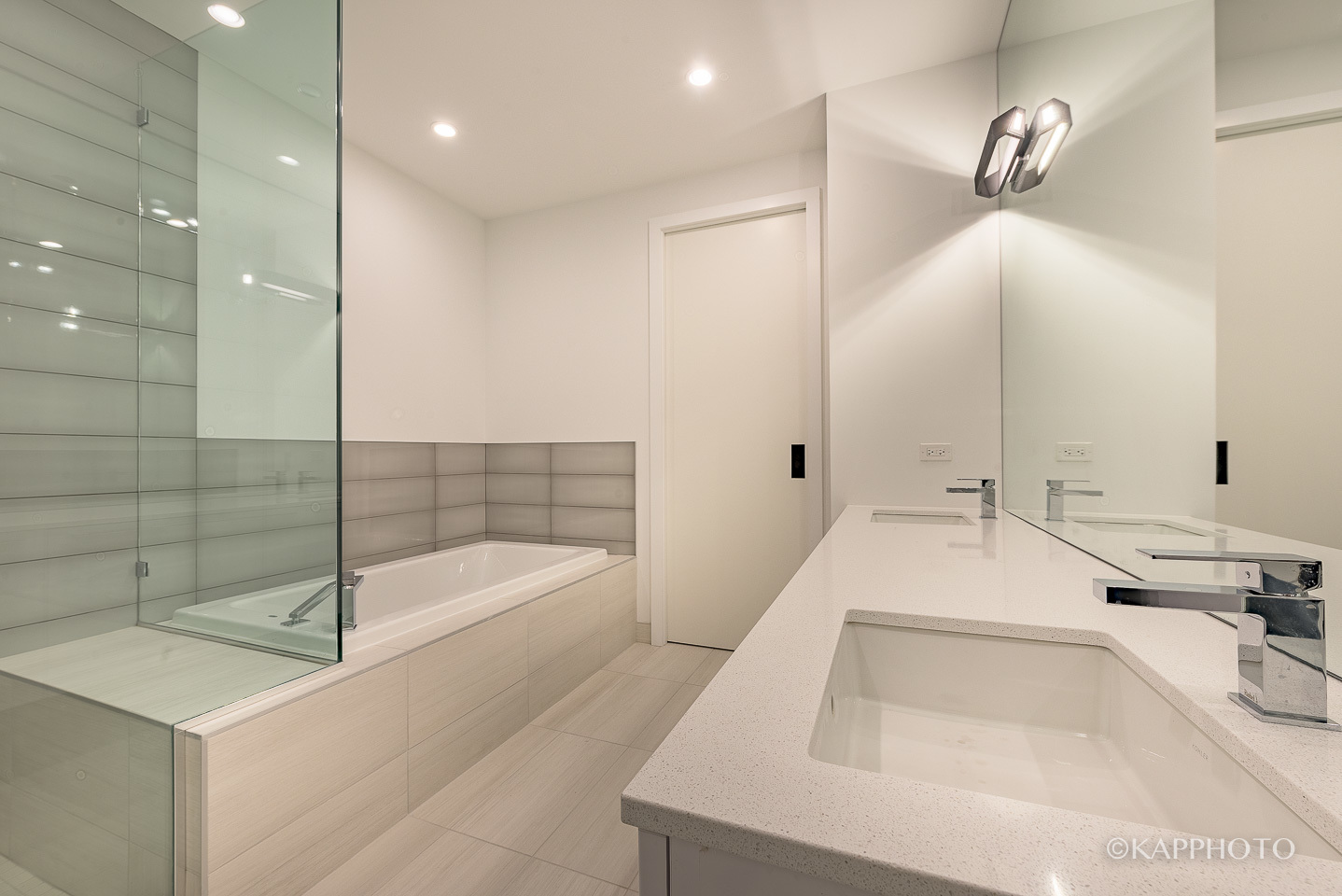 111 S Peoria Street Unit: 212