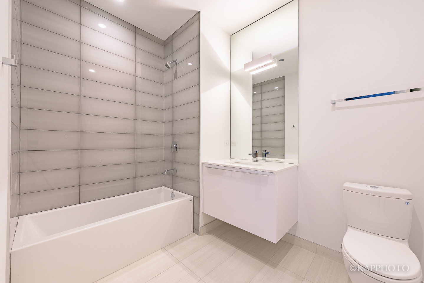 111 S Peoria Street Unit: 212