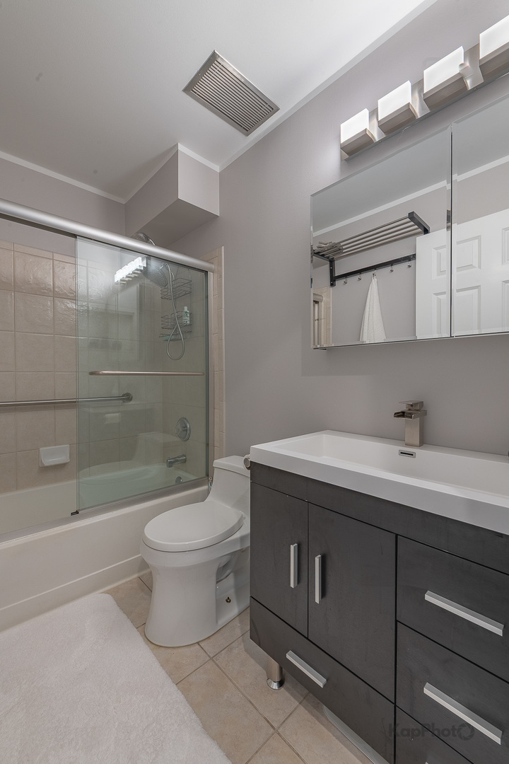 3801 N Milwaukee Avenue Unit: C