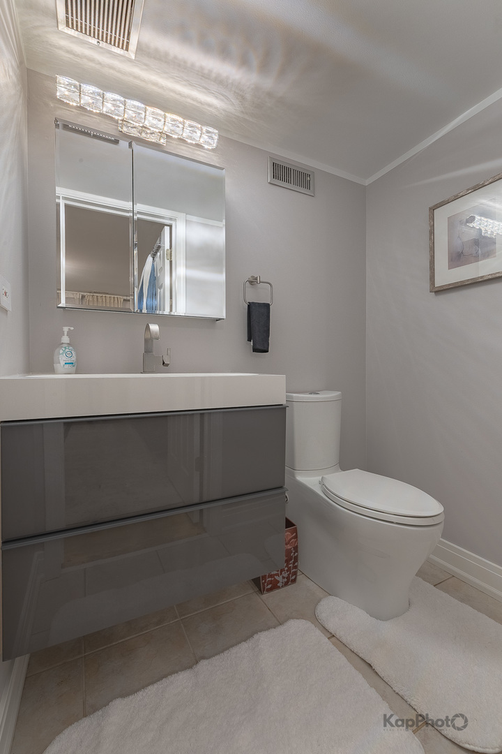 3801 N Milwaukee Avenue Unit: C