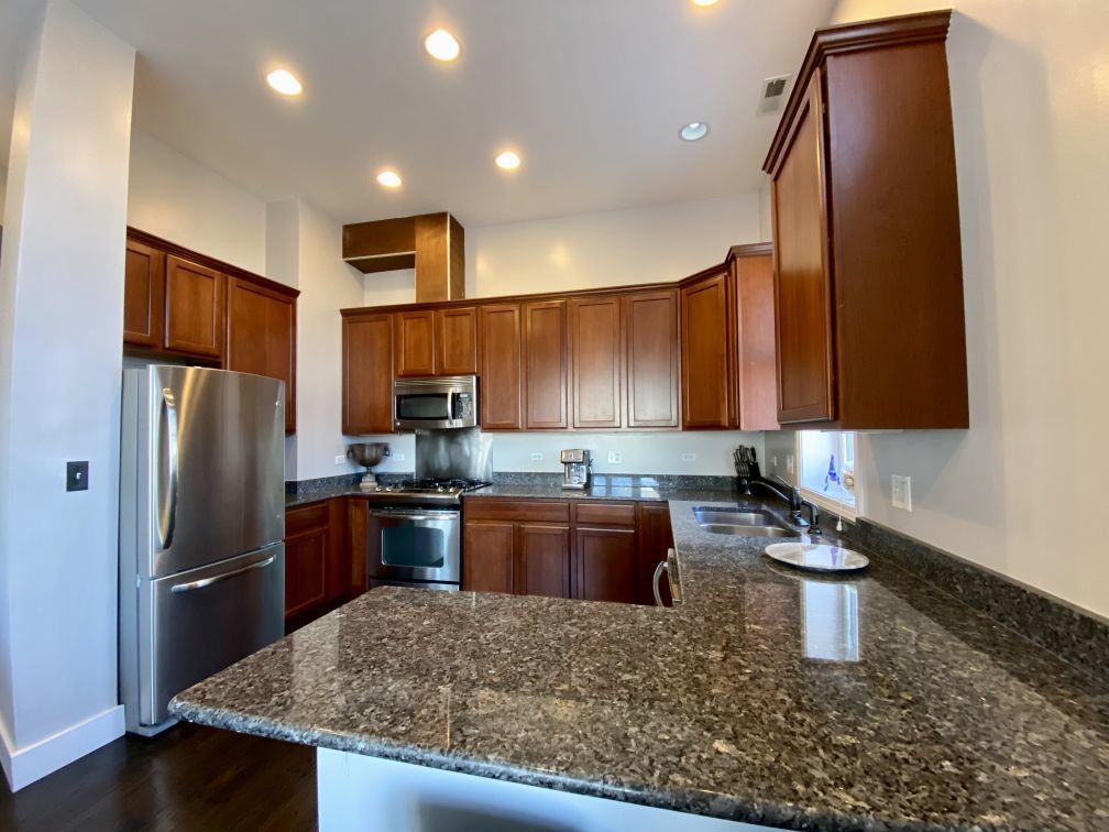 744 N May Street Unit: 401