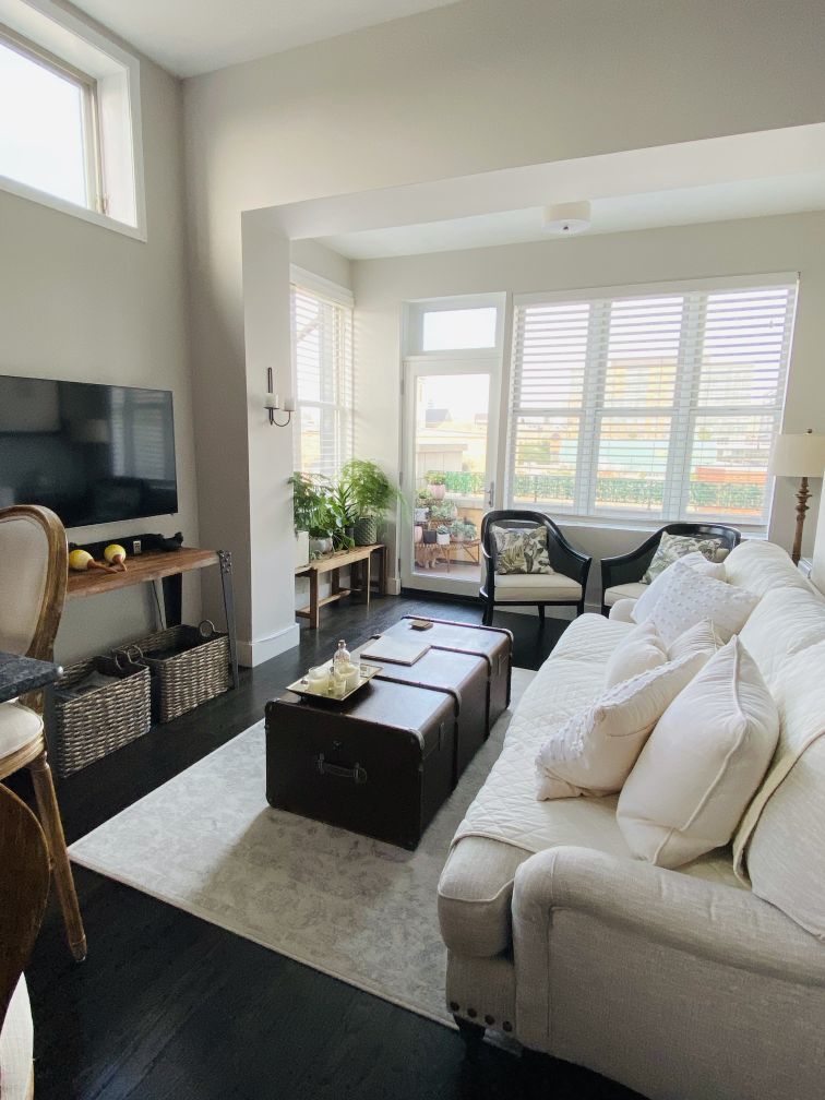 744 N May Street Unit: 401