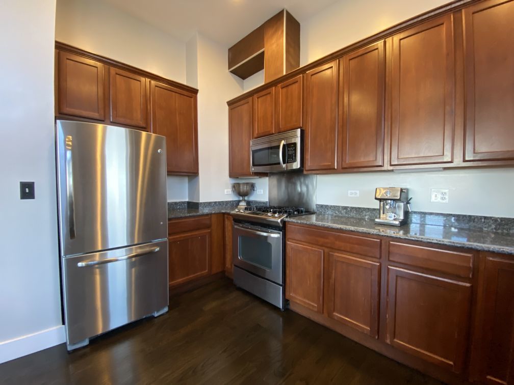 744 N May Street Unit: 401