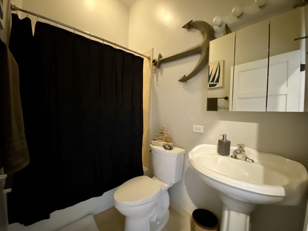 744 N May Street Unit: 401