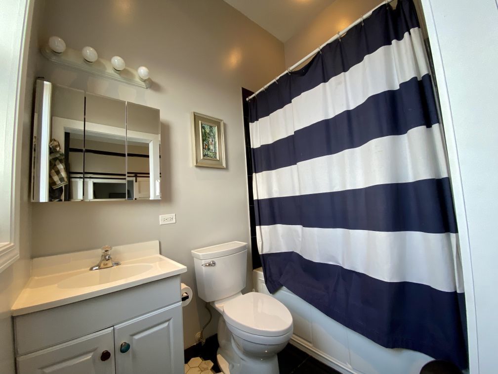 744 N May Street Unit: 401