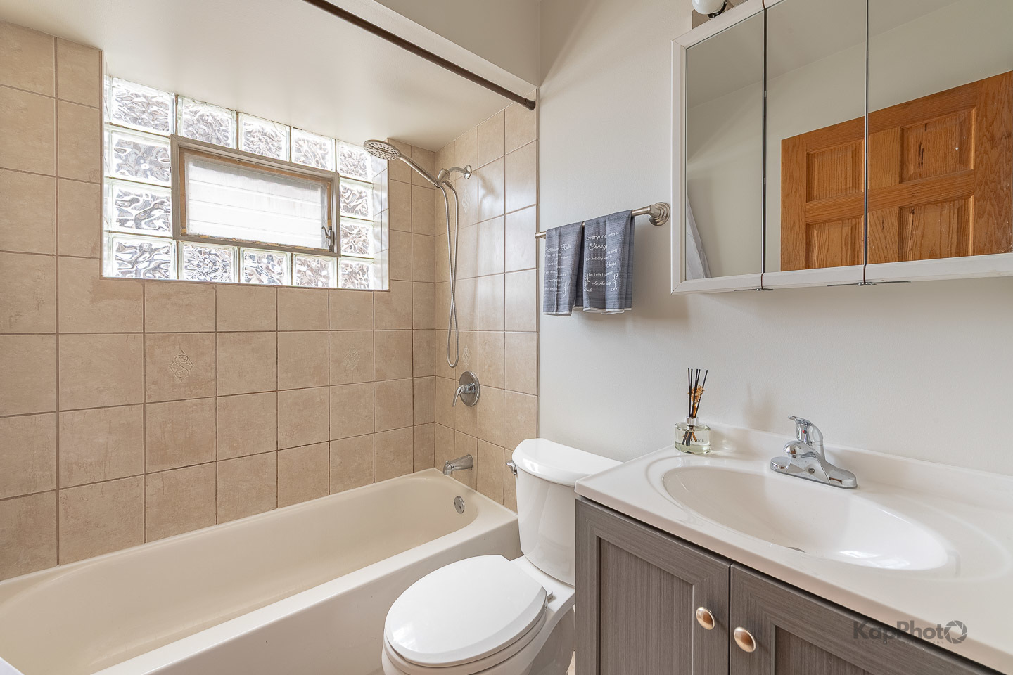 6914 W 65th Street Unit: 7