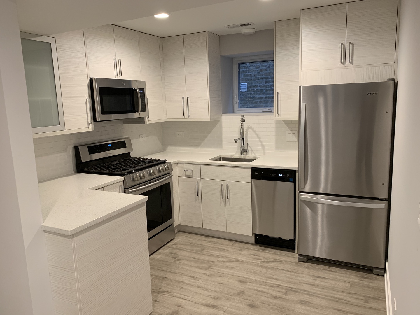 3706 N Drake Avenue Unit: G