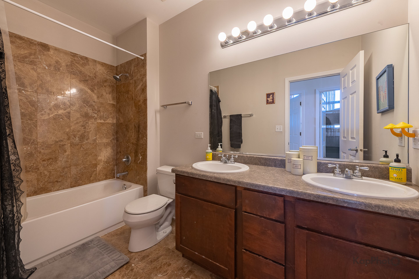 1820 N Spaulding Avenue Unit: 410