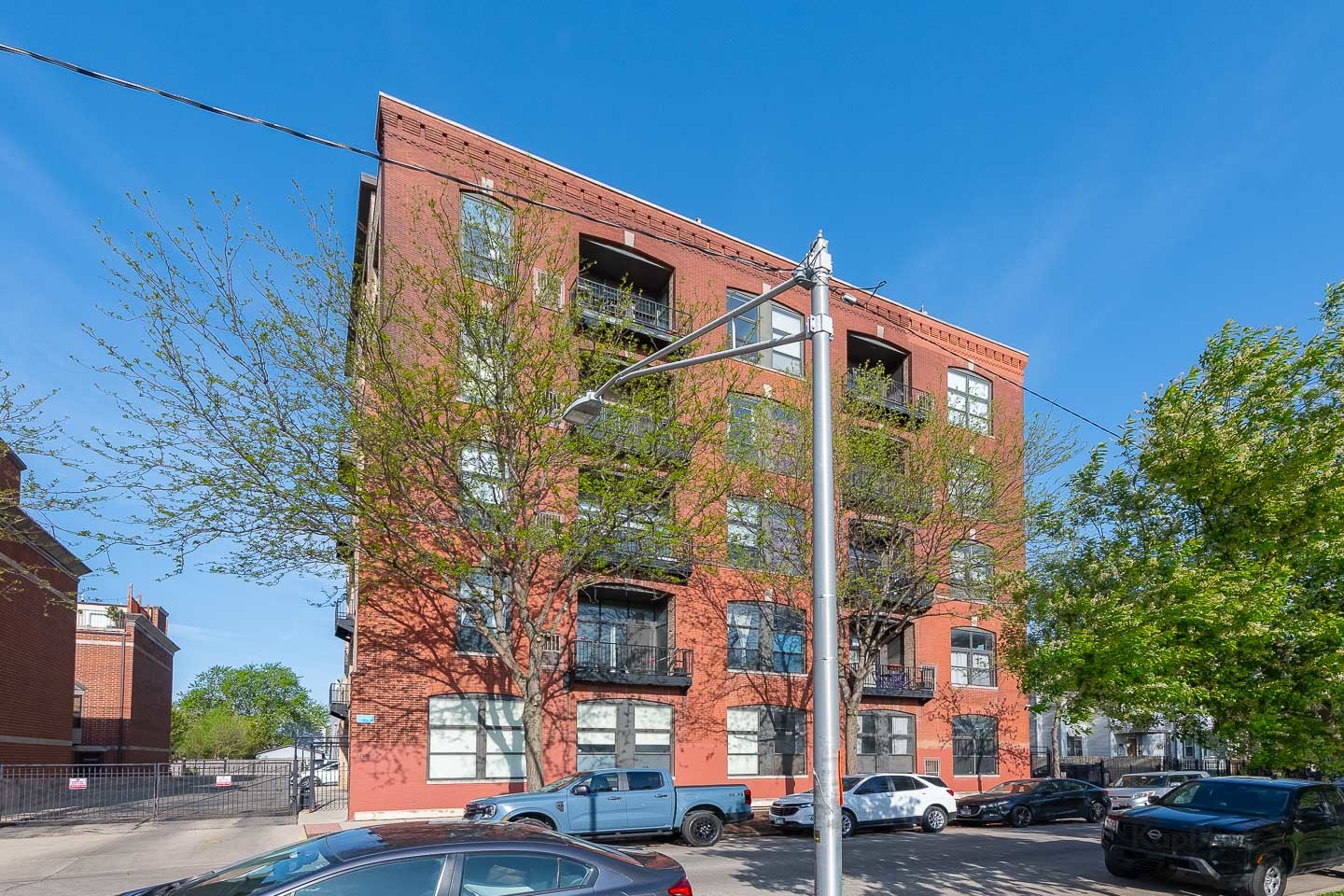 1820 N Spaulding Avenue Unit: 410