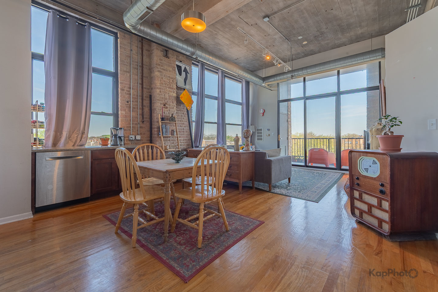 1820 N Spaulding Avenue Unit: 410