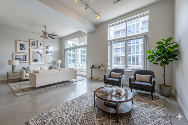 939 W Madison Street Unit: 403