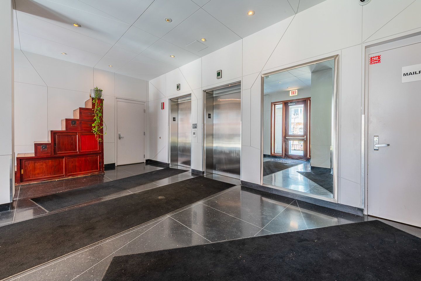 939 W Madison Street Unit: 403