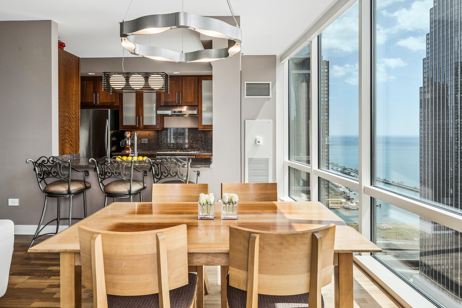 505 N MCCLURG Court Unit: 3905