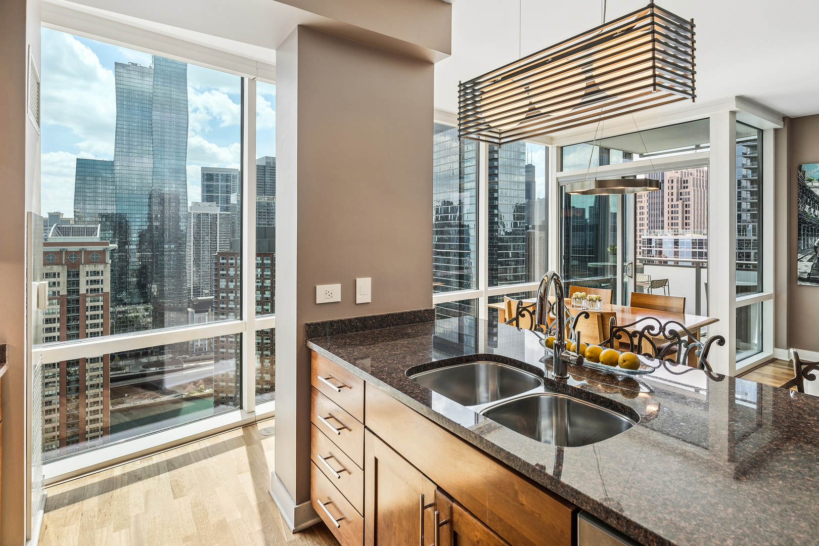 505 N MCCLURG Court Unit: 3905
