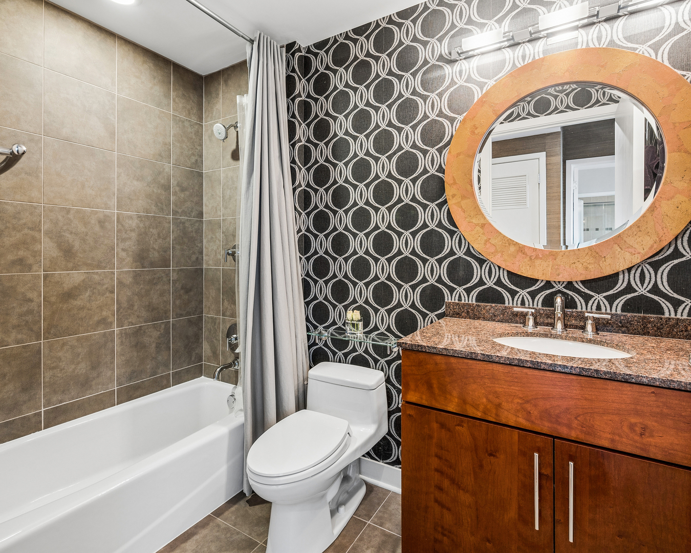 505 N MCCLURG Court Unit: 3905