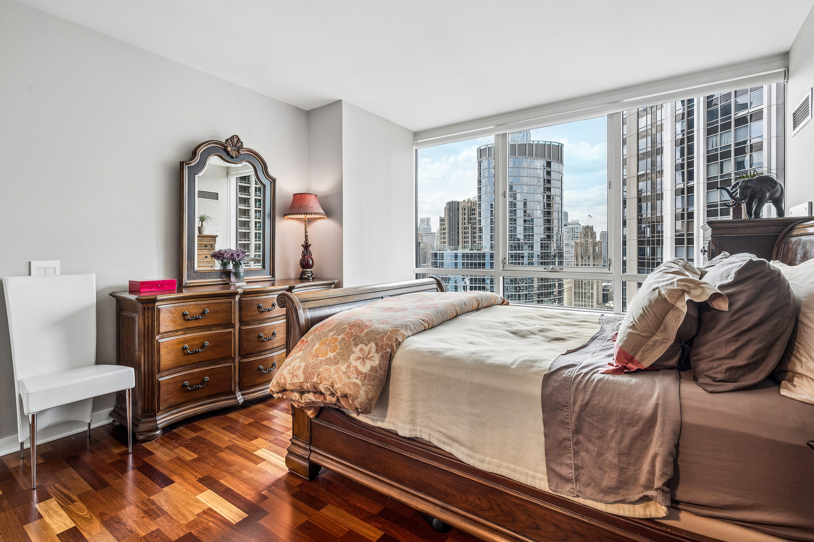 505 N MCCLURG Court Unit: 3905