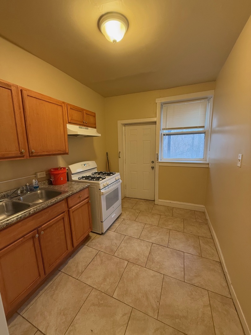715 W 57th Street Unit: 2