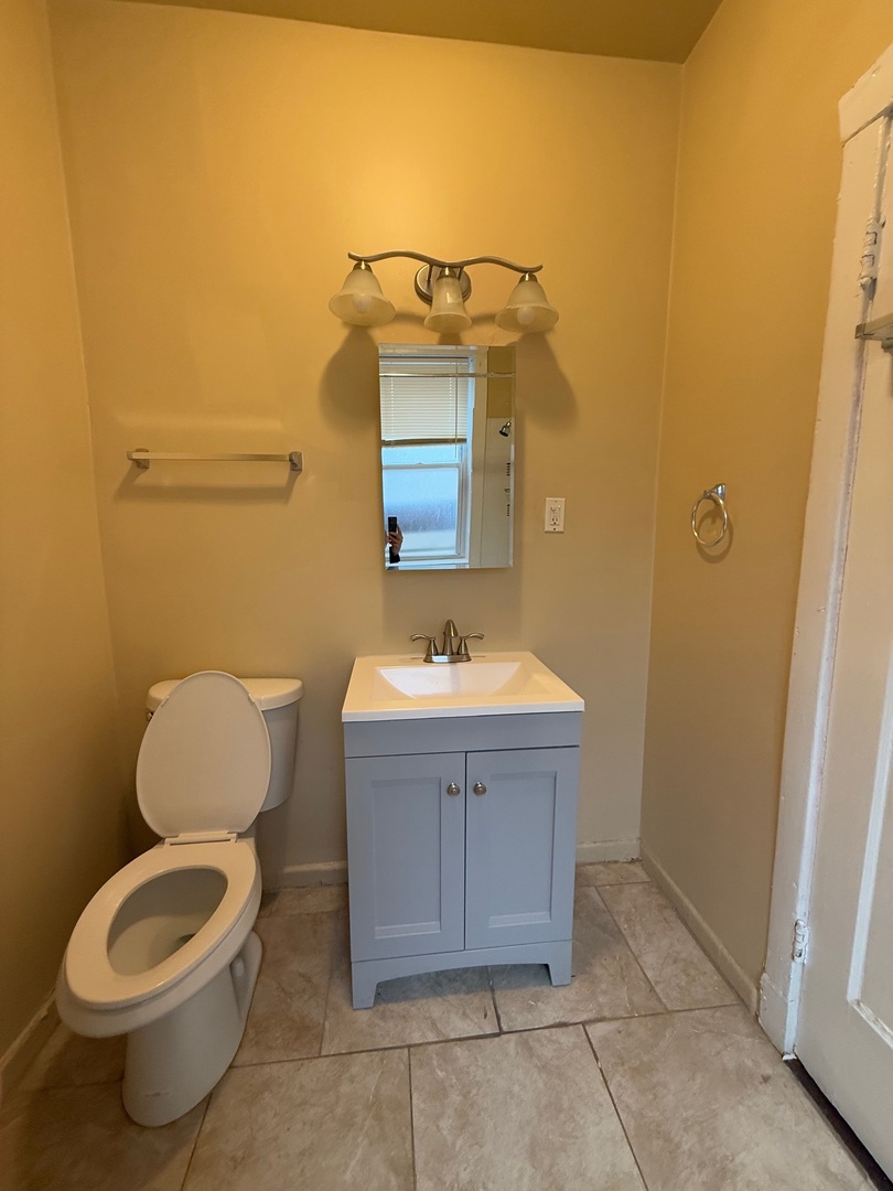 715 W 57th Street Unit: 2