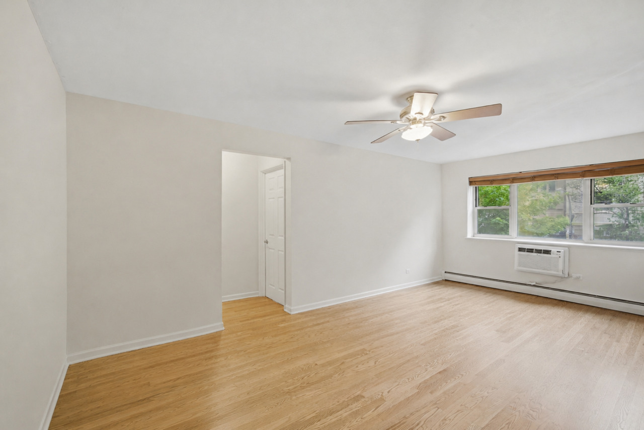 420 W Aldine Avenue Unit: 222
