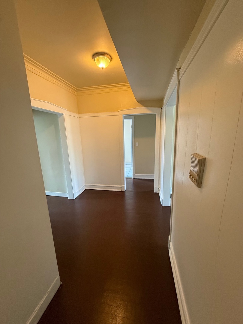715 W 57th Street Unit: 3