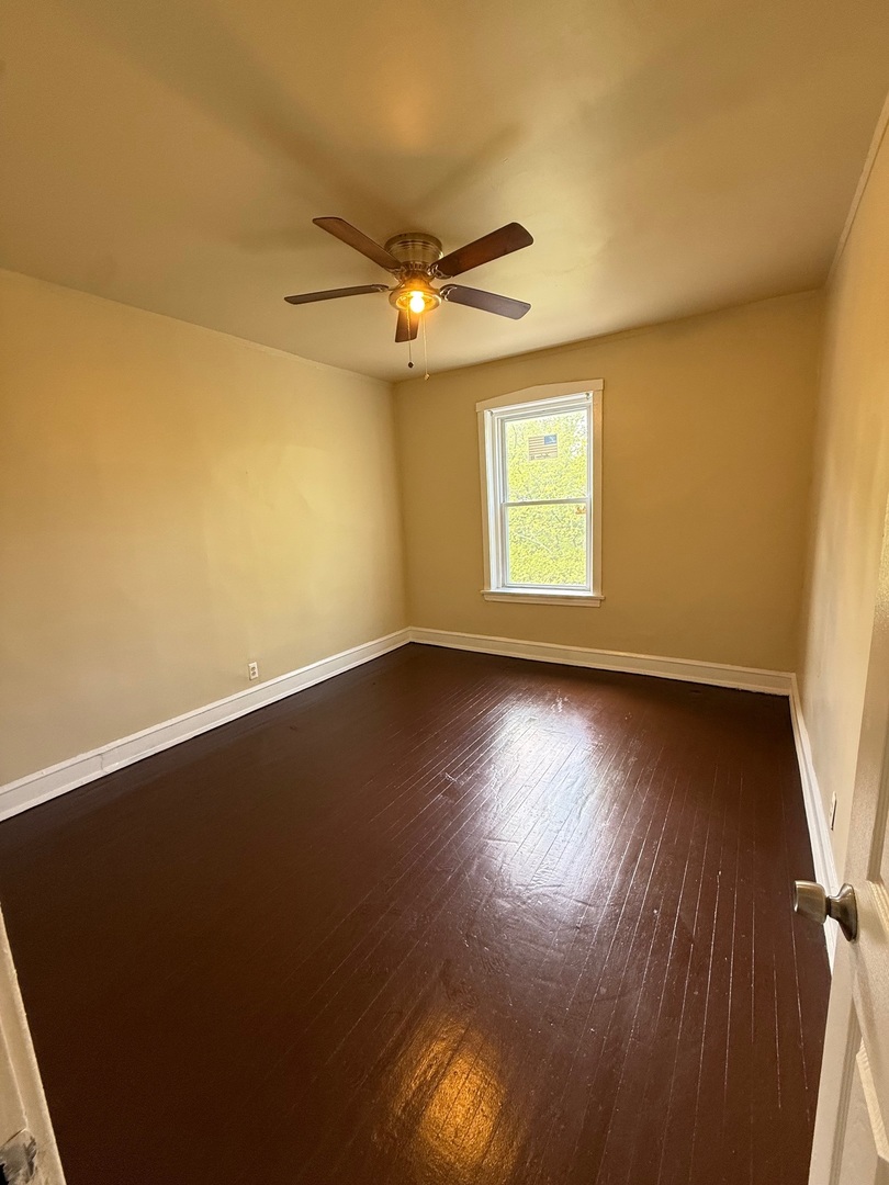 715 W 57th Street Unit: 3