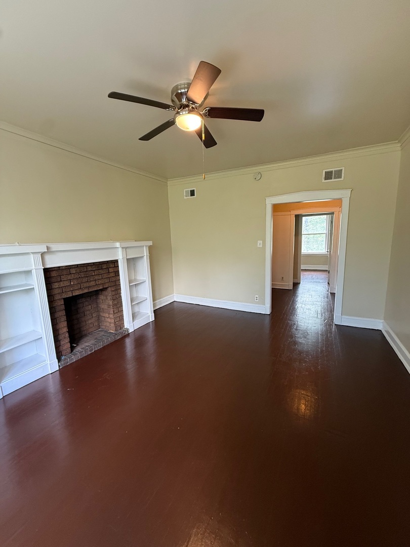 715 W 57th Street Unit: 3