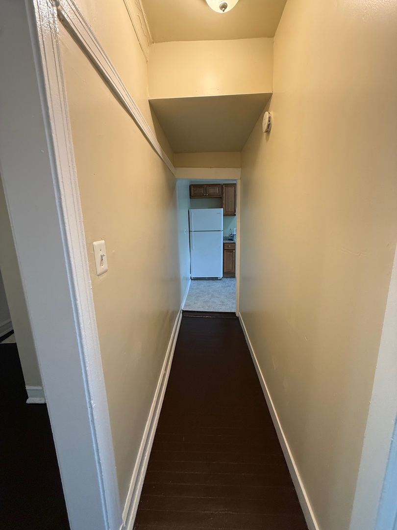 715 W 57th Street Unit: 3