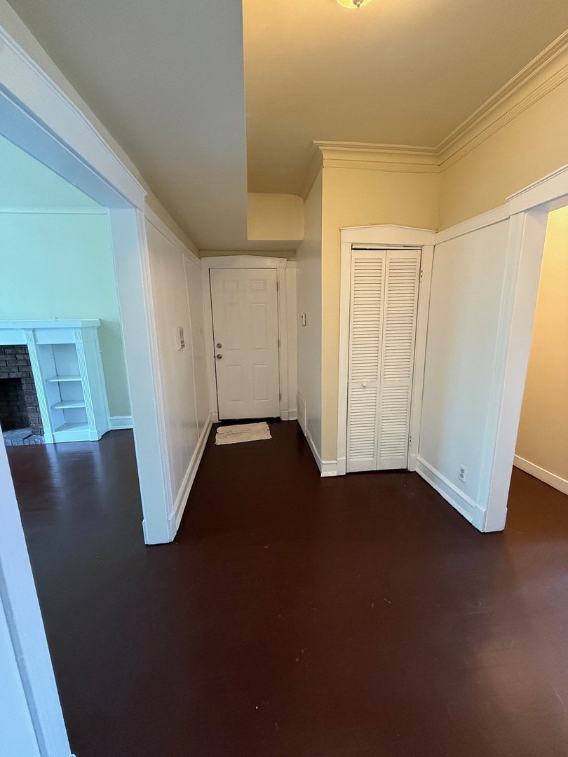 715 W 57th Street Unit: 3