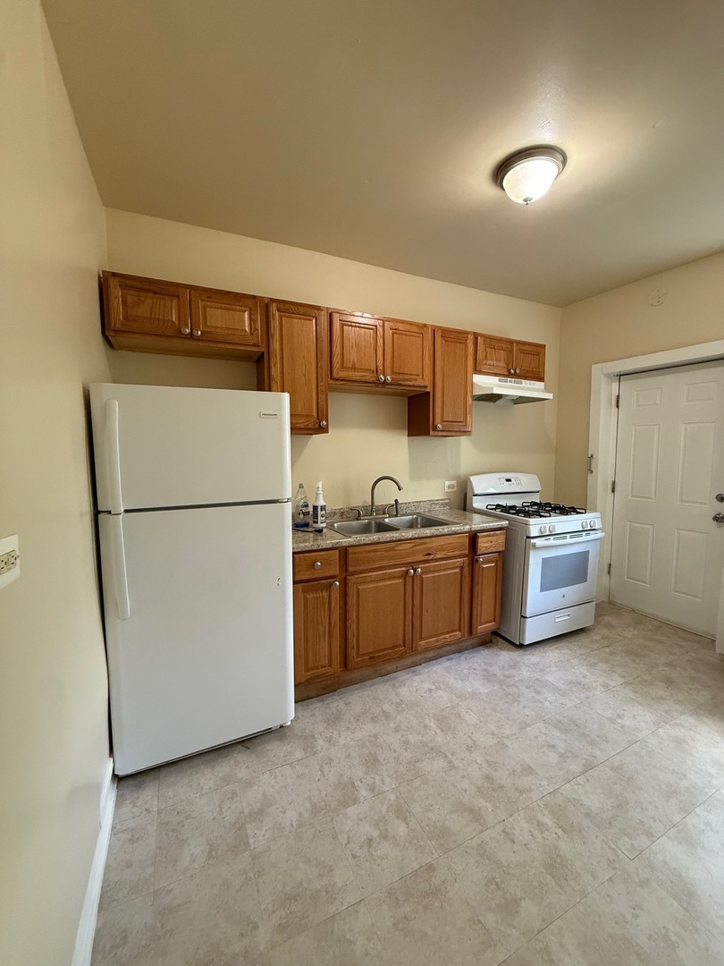 715 W 57th Street Unit: 3