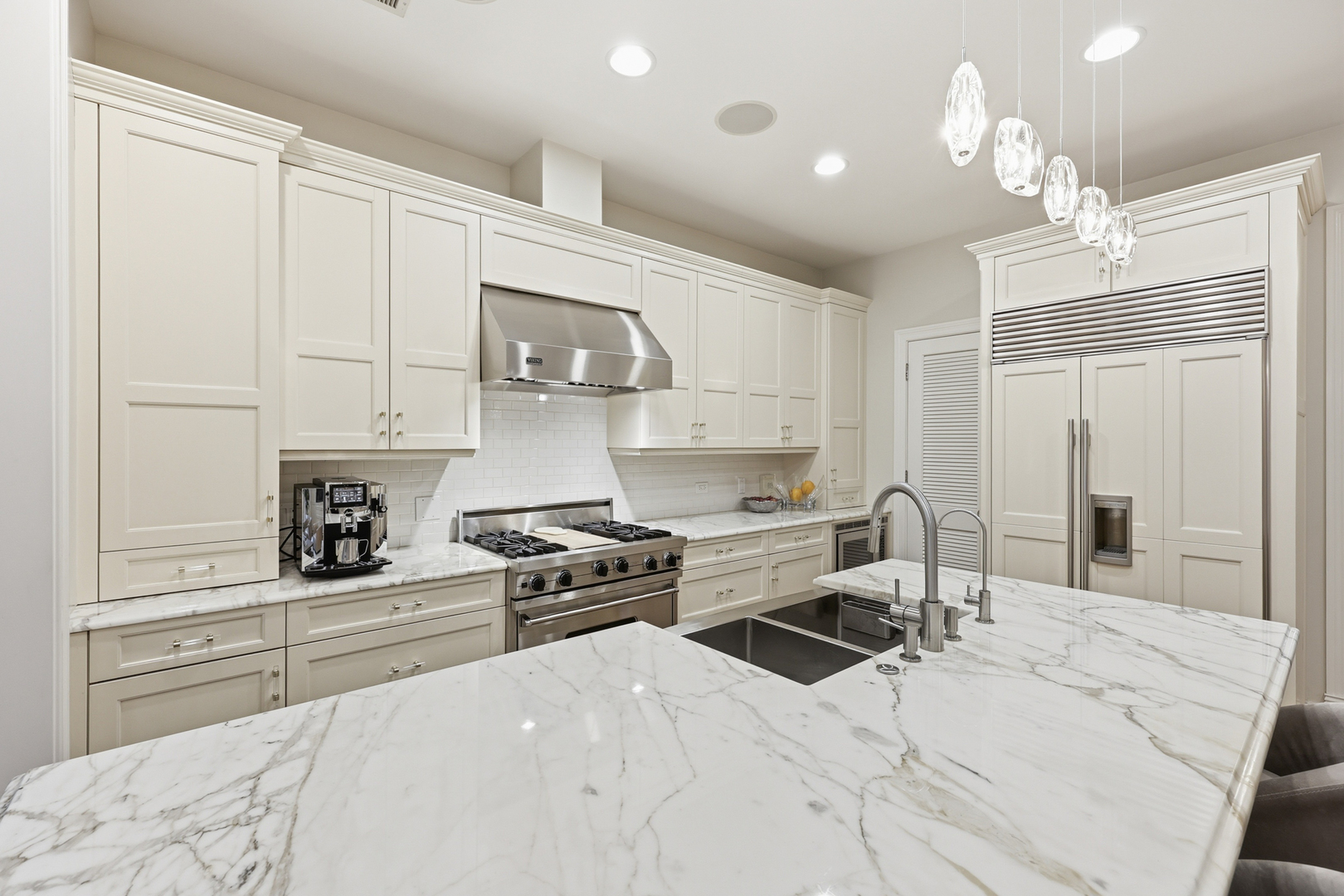 22 E Division Street Unit: 1
