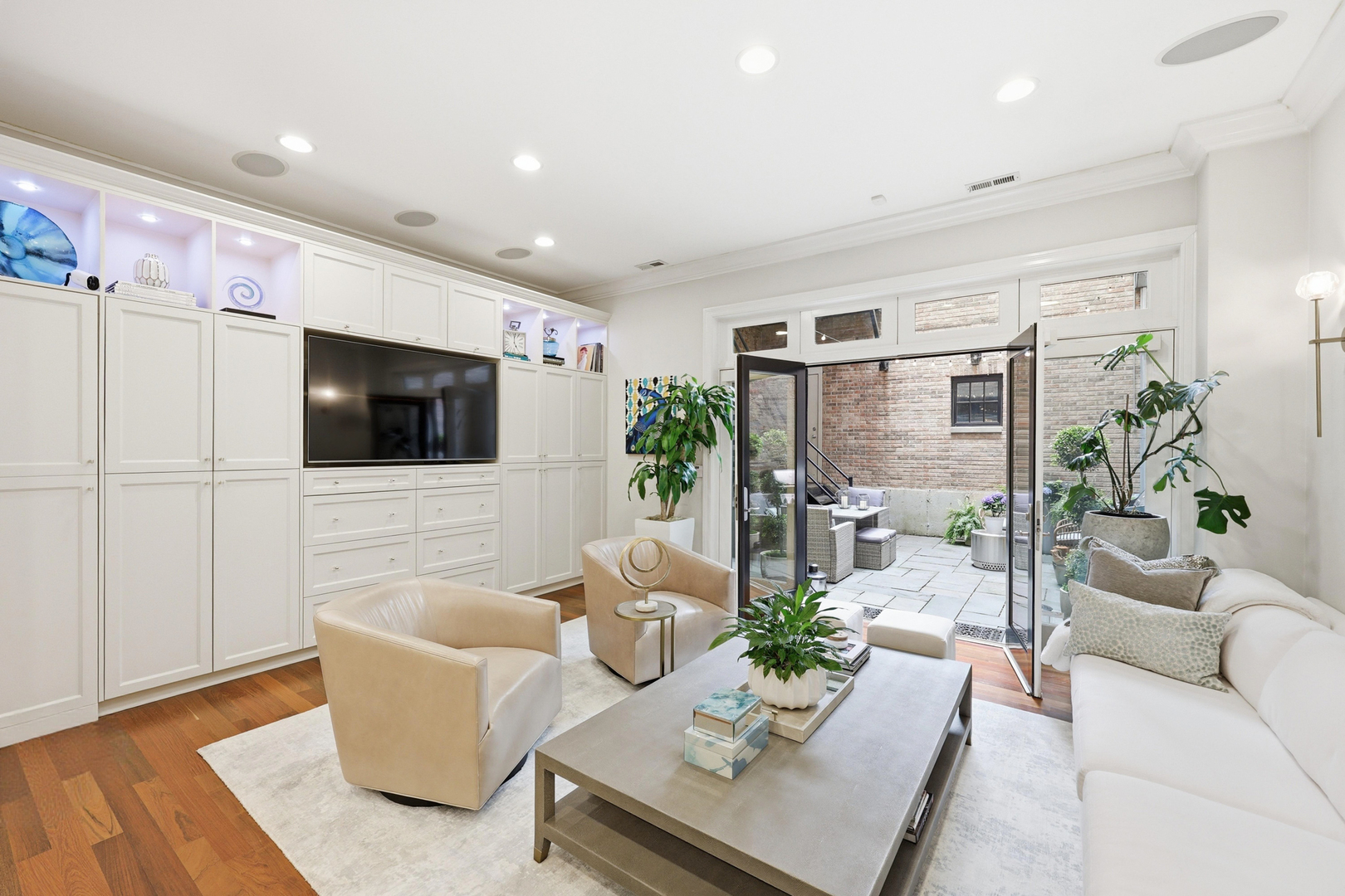 22 E Division Street Unit: 1