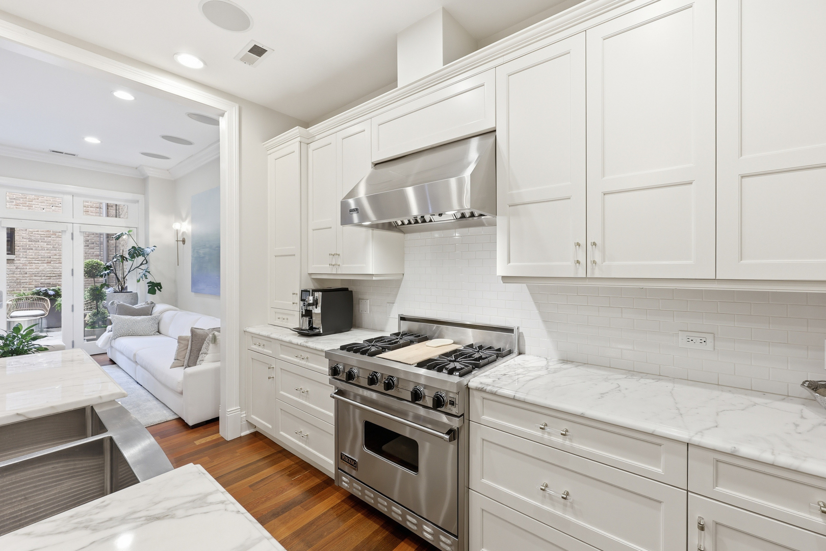 22 E Division Street Unit: 1