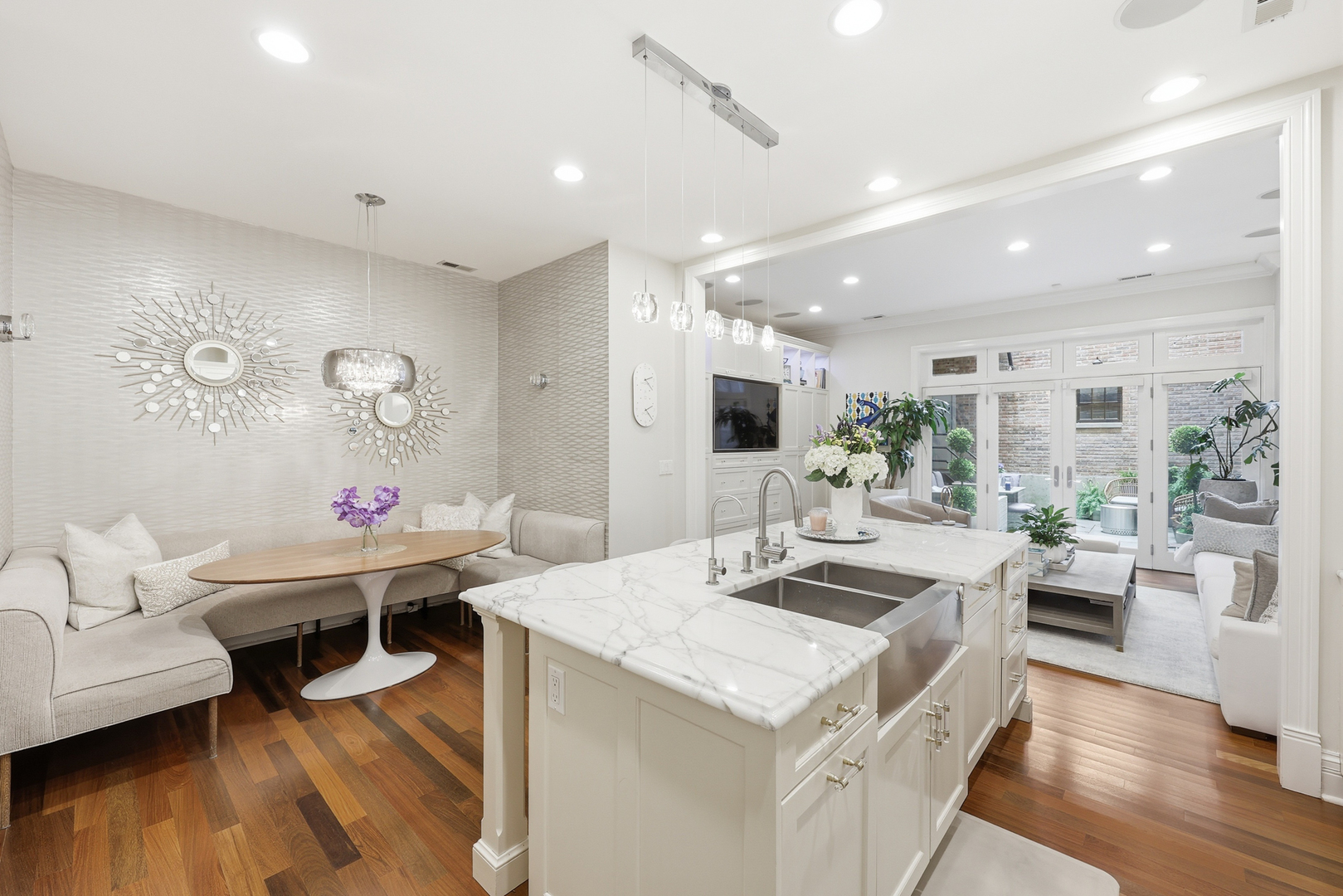 22 E Division Street Unit: 1