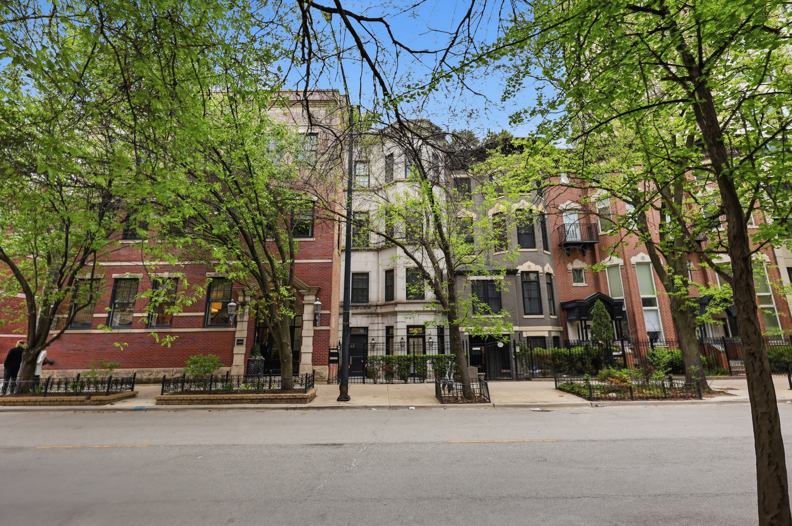 22 E Division Street Unit: 1