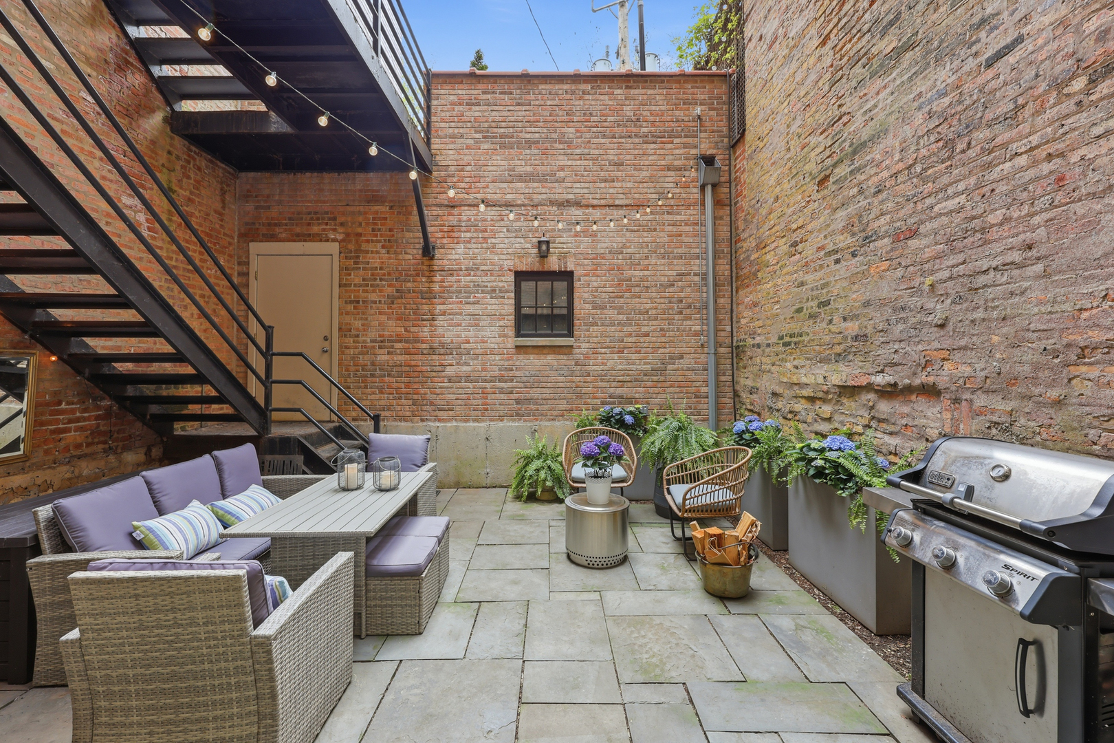 22 E Division Street Unit: 1